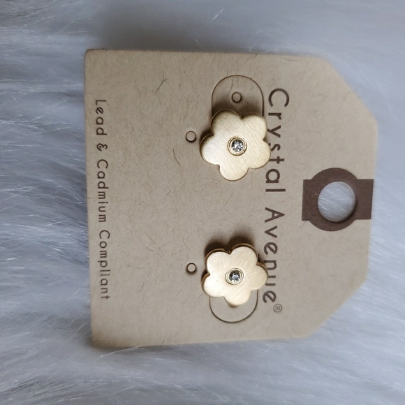 Flower Crystal Stud Earrings - Picture 4 of 4